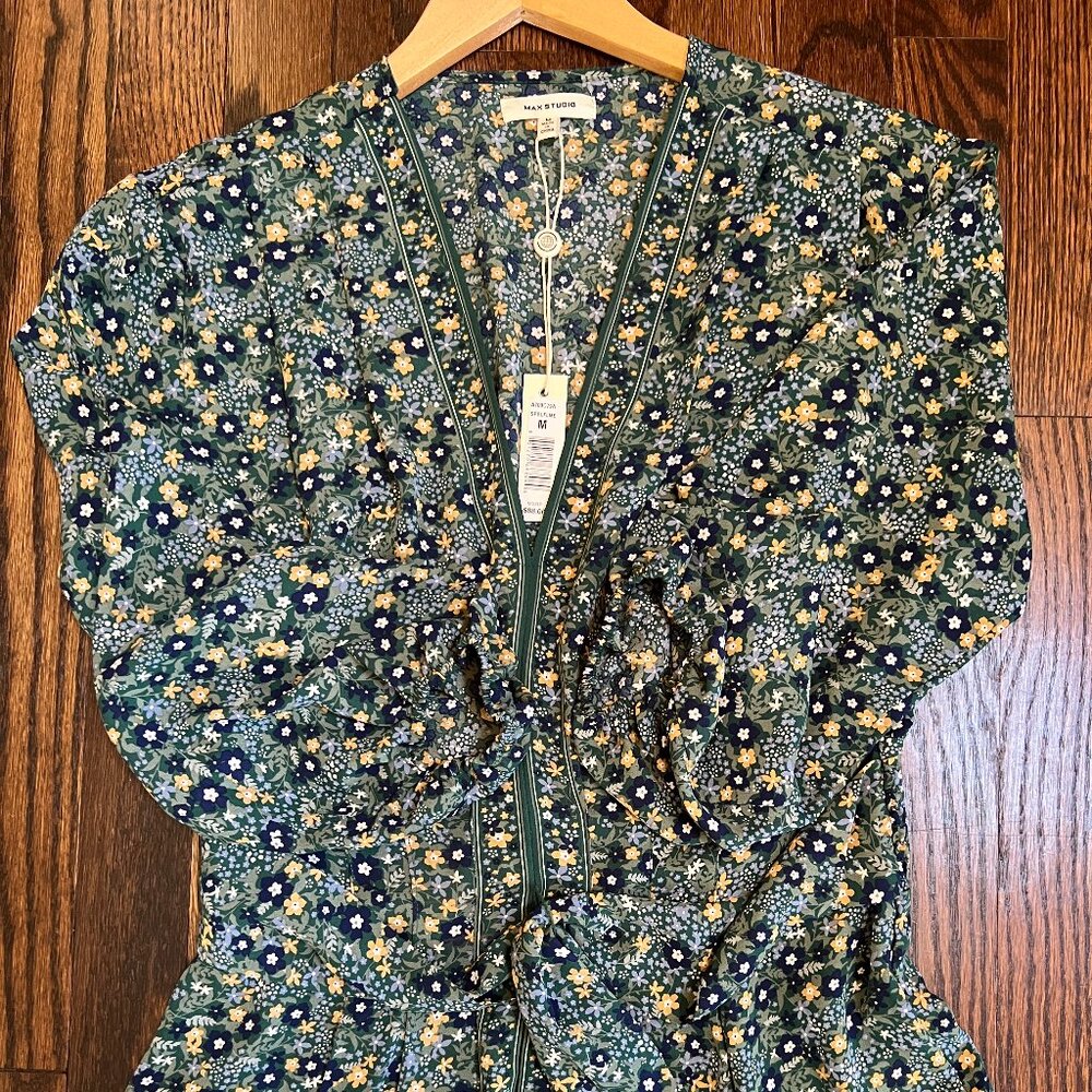 NWT Max Studio Women’s MEDIUM Green Crepe Floral 3/4 Sleeve Tie Front Blouse